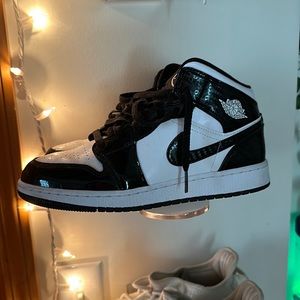 air jordan 1 mid black and white